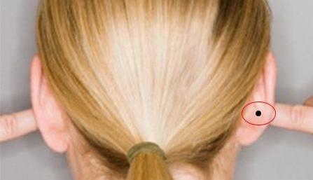 9,耳背痣:犯双亲这种痣长在耳朵的后面.