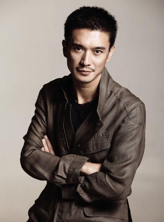 为演戏甘当6年文艺兵,终因反派角色一炮而红,大器晚成!