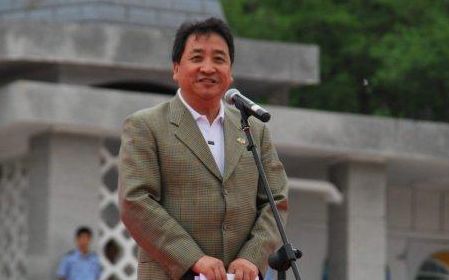 著名相声表演艺术家姜昆在北大荒做演讲