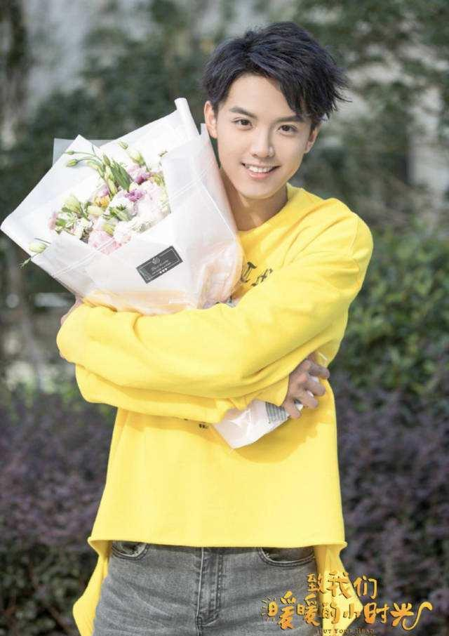 他20岁订婚,22岁事业顶峰时结婚,且早婚只为给妻子安全感