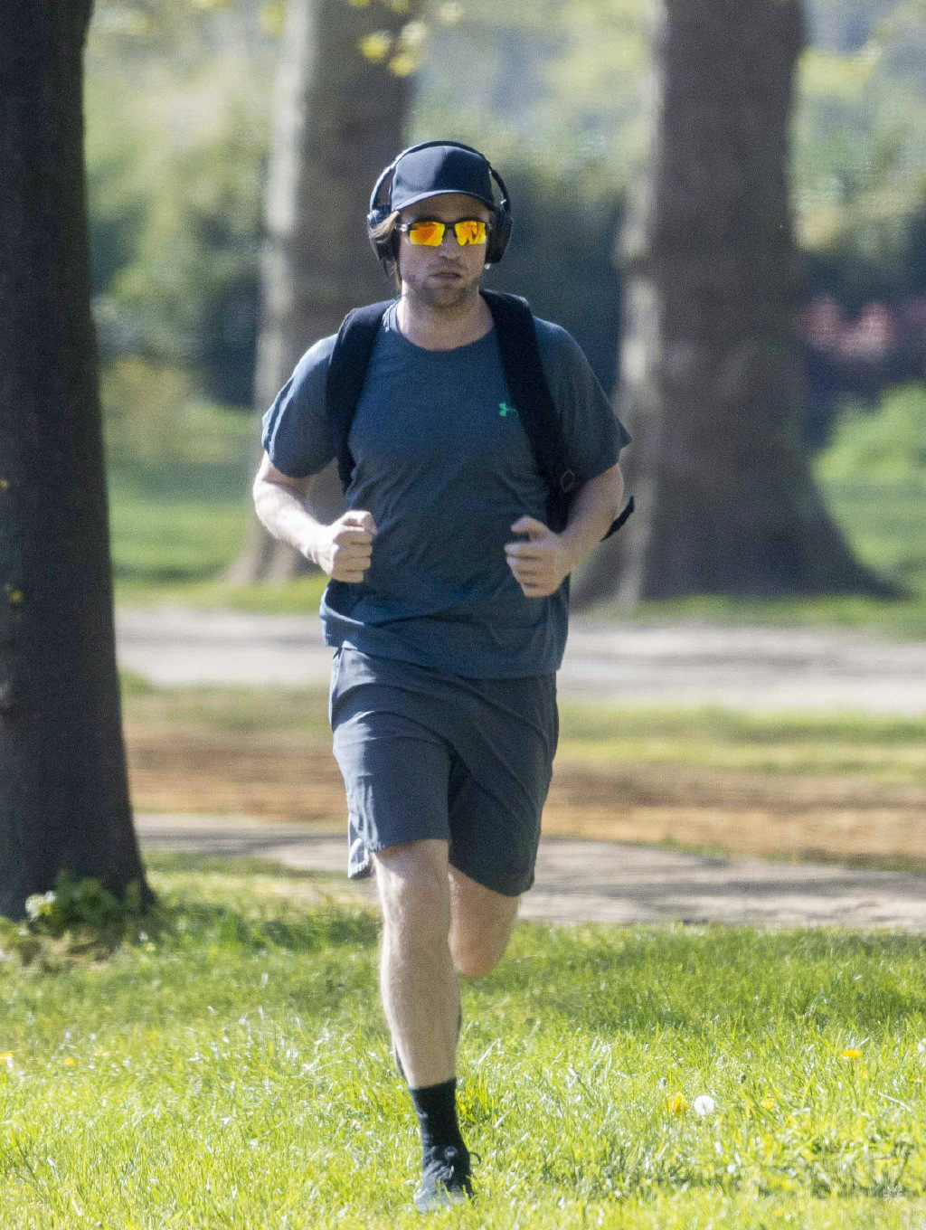 34岁罗伯特·帕丁森街头晨跑,10个月锻炼出了170斤肌肉身材