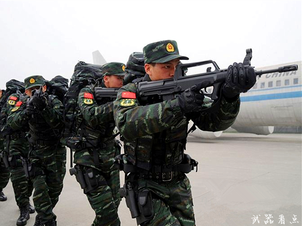 军事丨国产新型特战阻燃服,具备高强耐磨阻燃,还防红外侦察|武警|新型