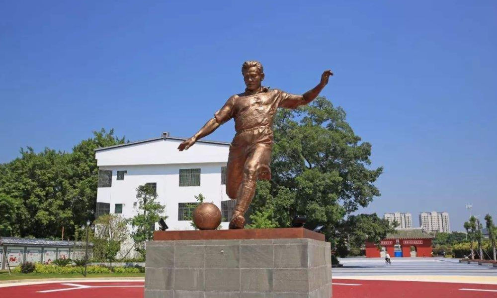 李惠堂一生进了1860个球他比贝利和马拉多纳还要厉害吗