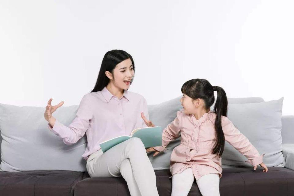 家长聊天只有学习?孩子玩玩具是天性,父母换位培养他们精神追求