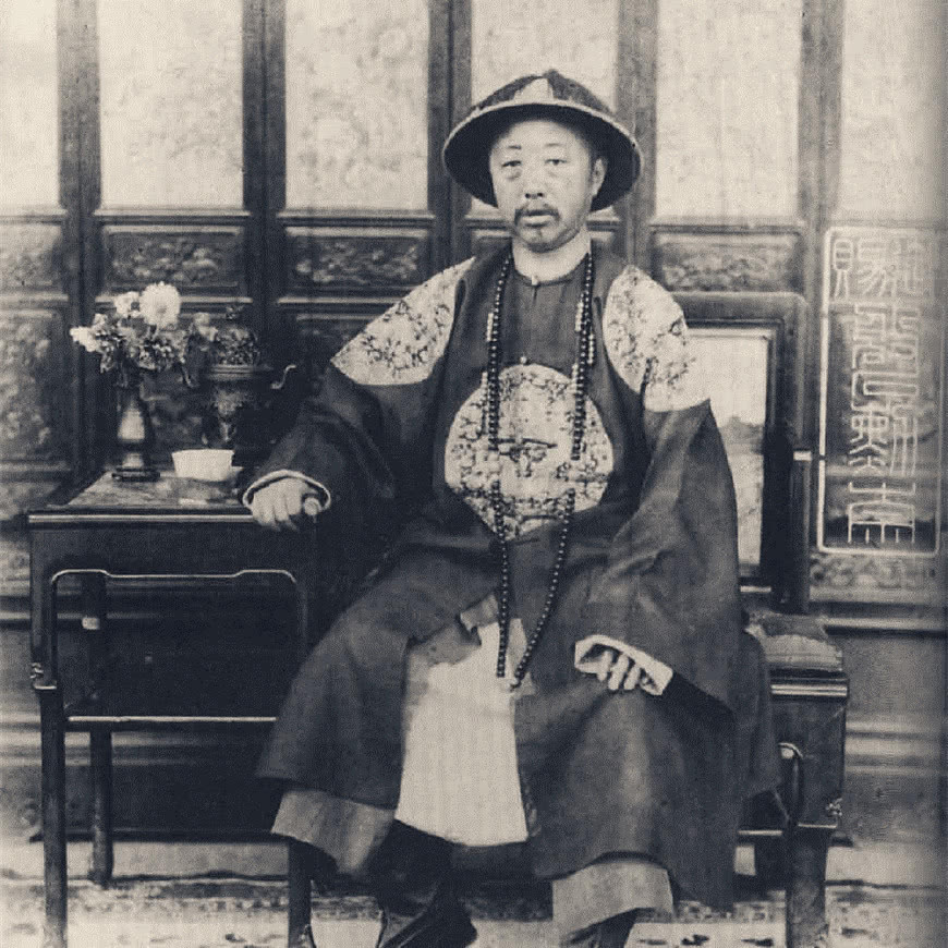 大姨子要搞事他带兵帮忙结果儿子当皇帝他死后孙子也当皇帝