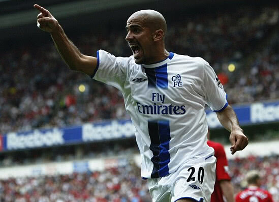 由兰帕德在右路发起进攻,丹麦边锋格伦夏尔快马杀到顺利将球传向中路