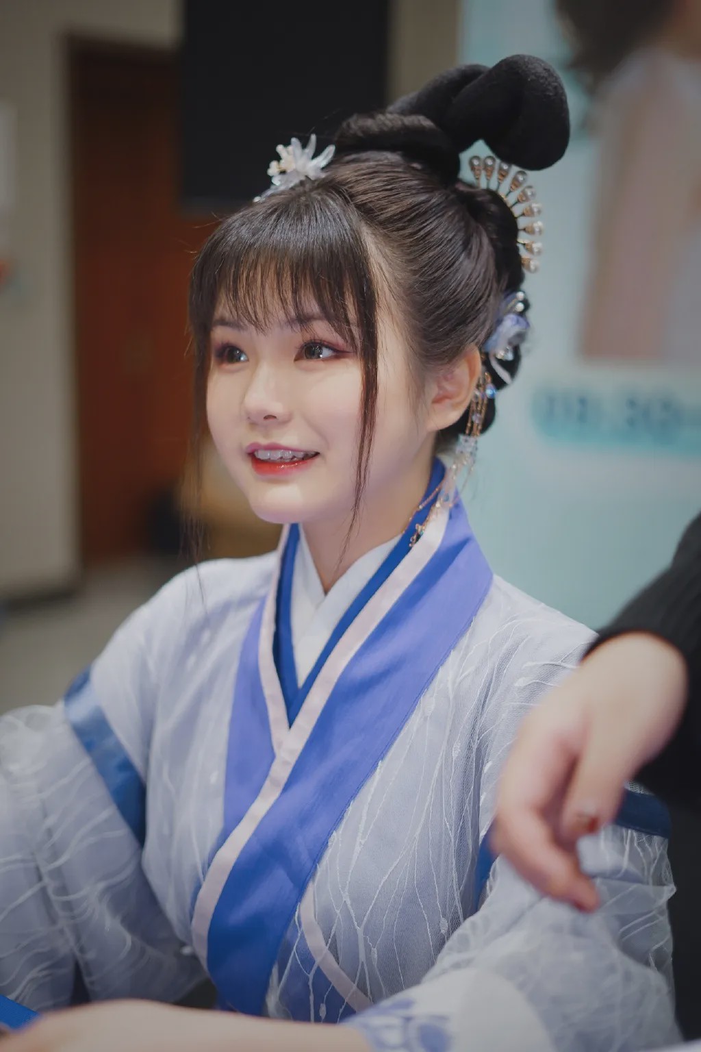 大唐古风翻唱网红被质疑造假,纯天然的脸蛋也被吐槽撞脸韩安冉?