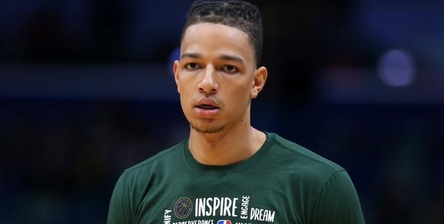 雄鹿前锋dj-威尔逊(2米08身高)在雄鹿的未来可以说还是悬而未决,因为