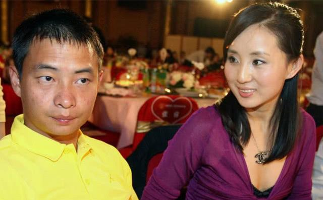 并没有让李小双成为外界羡慕的对象,因为在娶了网红美女歌手张倍宁后