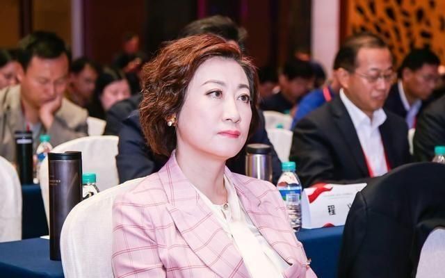 23岁高管,27岁倾家荡产,42岁令央视主持认怂