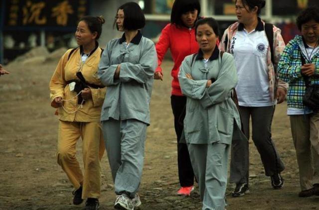 五台山上的漂亮尼姑专找老实人下手上过当地过来报道