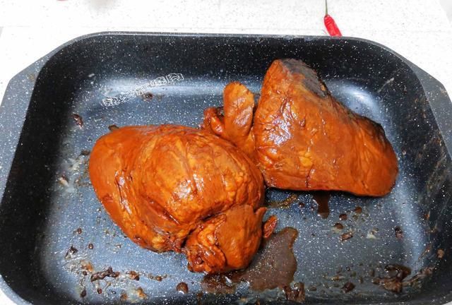 10你们看用了红曲粉卤好的牛心颜色比较红亮特别好看.