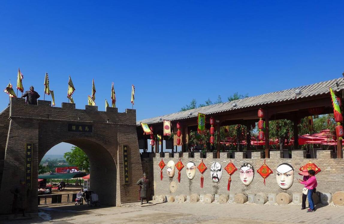 而5年前,马嵬驿所依托的兴平市马嵬镇李家沟村还只是一个普普通通的小