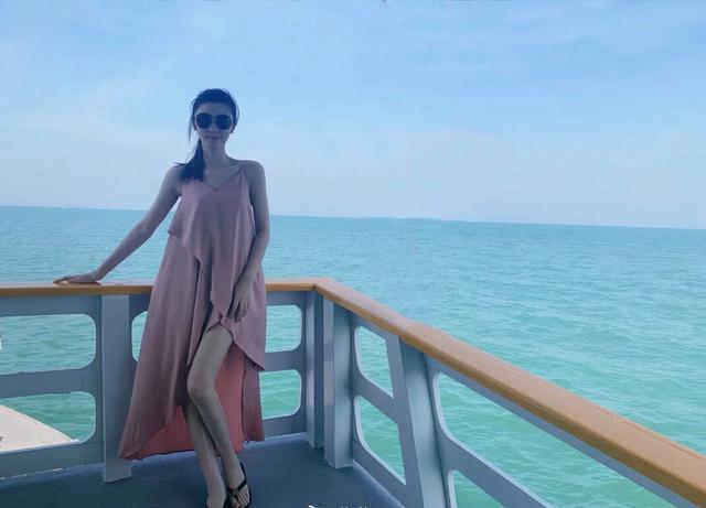 王牌对王牌:费费不再低调,穿高级礼服透而不俗,如同漫画美女?