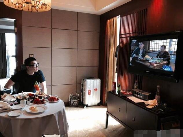 为宝贝改造豪宅客厅成游乐场,朱亚文娱乐圈又一枚女儿奴!
