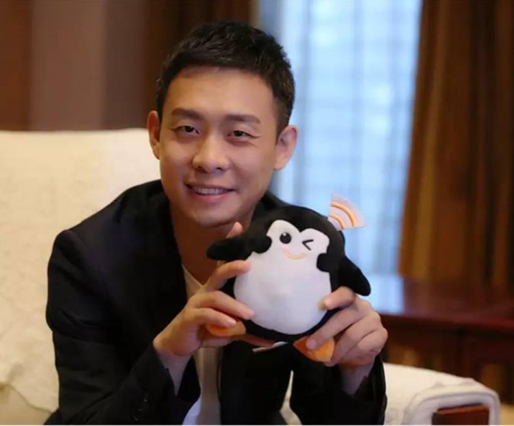 央视美女主持二婚再嫁小6岁影帝,今两人幸福,多年无儿无女