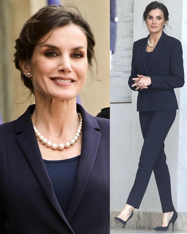 西班牙王后罕见秀素颜!不化妆好年轻,一身休闲装清新更接地气