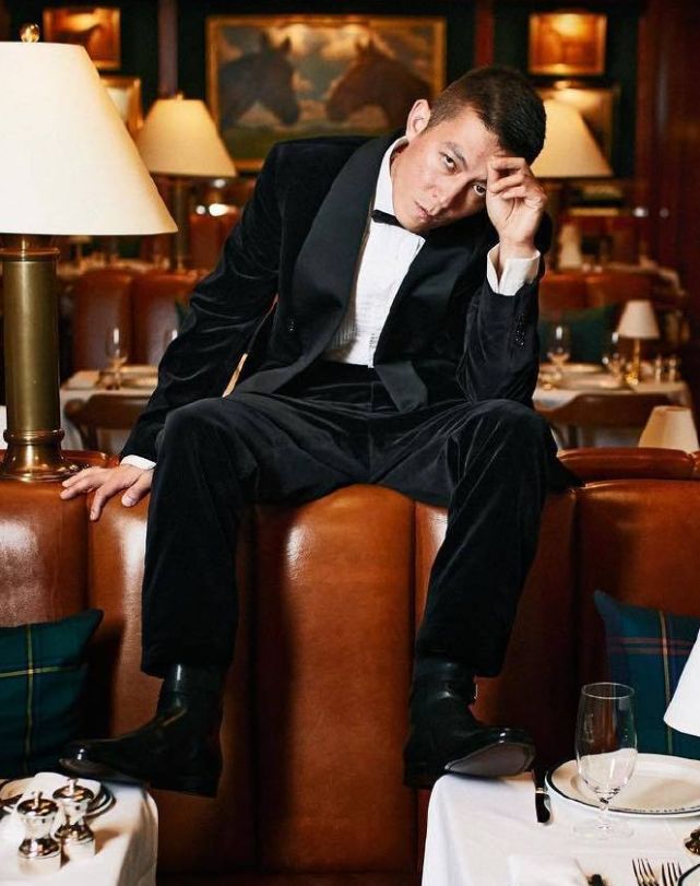 陈冠希晒与秦舒培睡衣合照得知摄影师是谁后网友女承父业