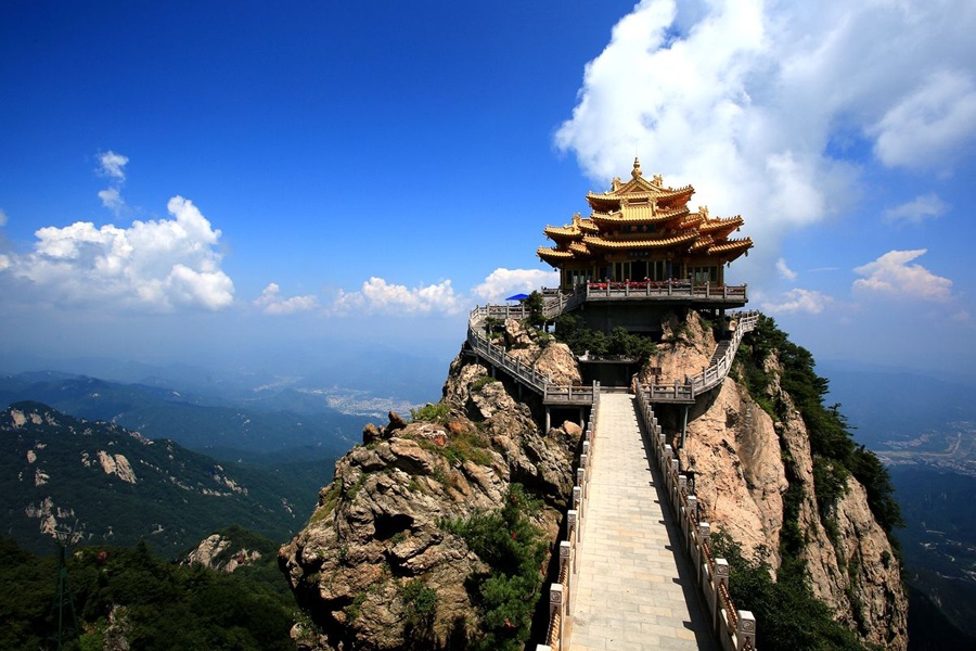 河南洛陽最南的縣,擁有5a景區老君山,縣城群山環繞