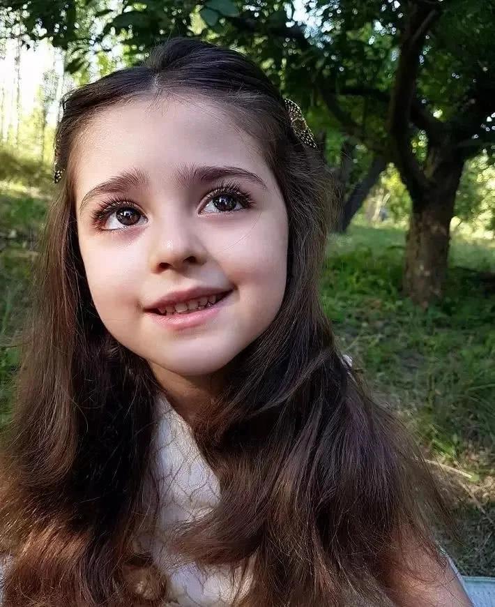 全球最靓大眼女孩,颜值太高让父亲担心安危