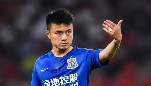 少小成名却受伤病困扰,重新入选国足,能否助国家队俱乐部突破?