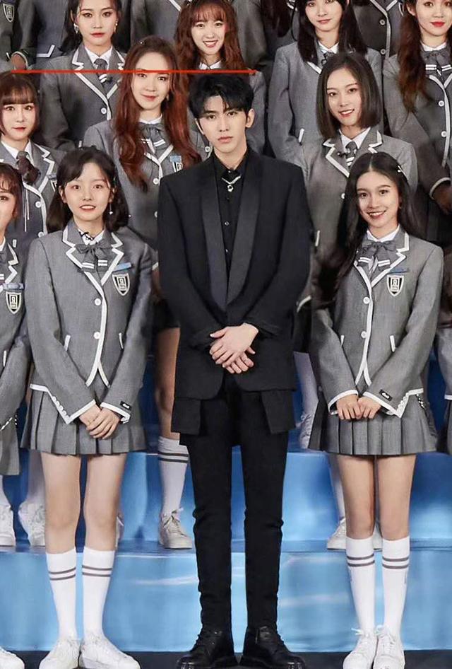 蔡徐坤成"巨人",王源矮了一个头,而王俊凯"悄悄"长了这么高