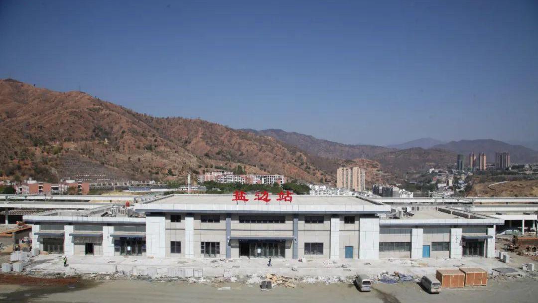 成昆铁路复线上的站点之一盐边站