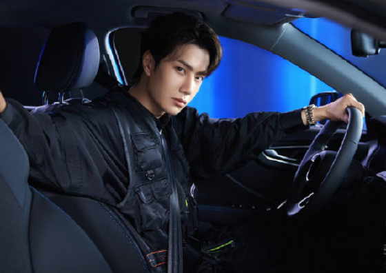 王一博开车照流出看到车上的logo网友等我有钱我也会拽