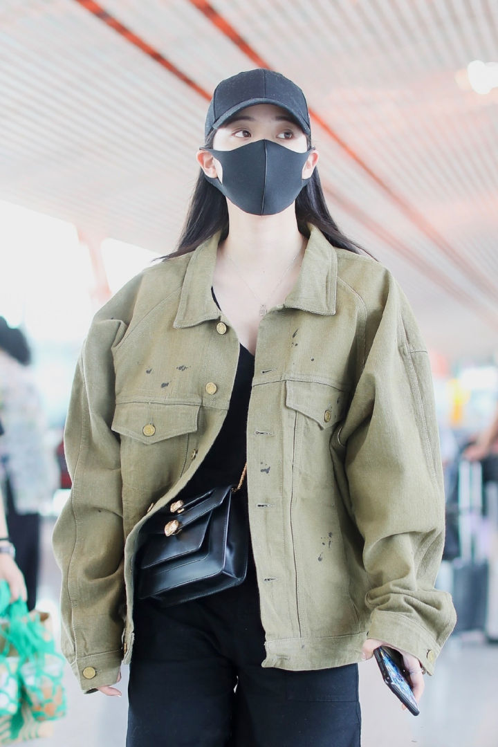 气息让很多小个子女生觉得自己无法驾驭,其实工装风潮流选好穿搭技巧