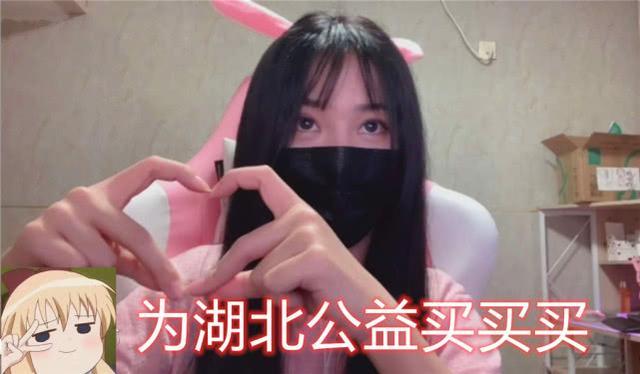 小团团露脸后热度飙升,晒"睡衣图"粉碎坦克传闻,水友:很可爱