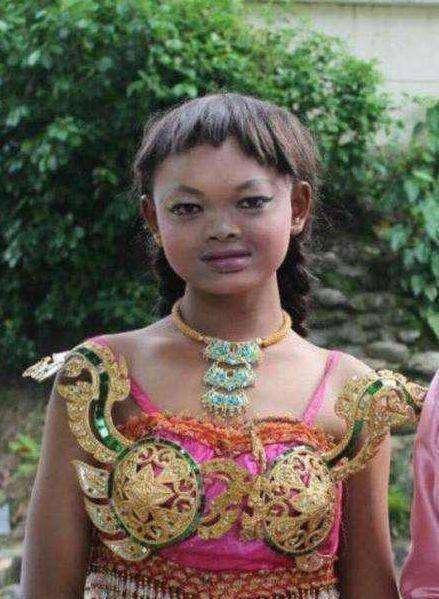 maeya是人妖也是全世界最丑的模特因丑而出名丑到不忍直视