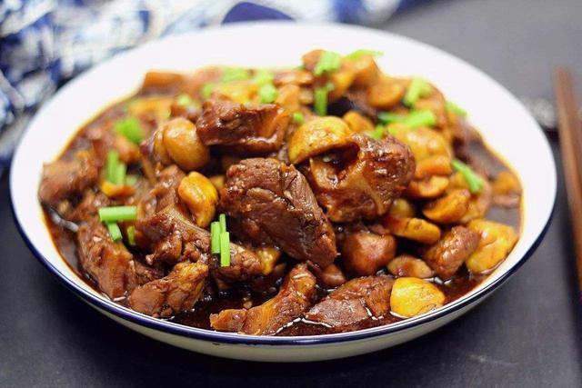 原来板栗烧鸭腿新做法更好吃营养美味每次做一大盘都不够吃