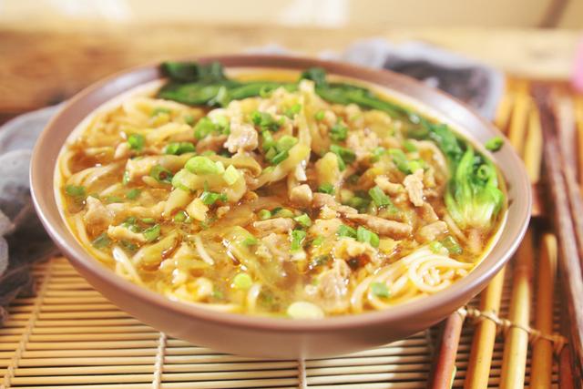 学会做榨菜肉丝蛋花汤美味解馋而且营养丰富孩子特喜欢