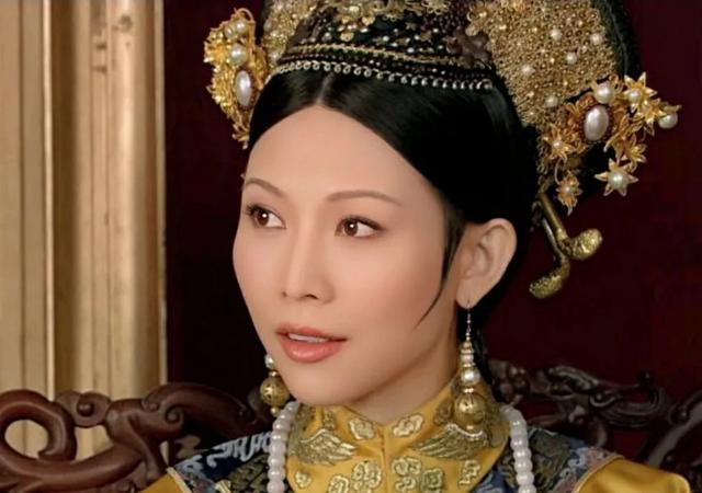 蔡少芬在《甄嬛传》中,凭借"皇后娘娘"一角,给人留下非常深刻的印象