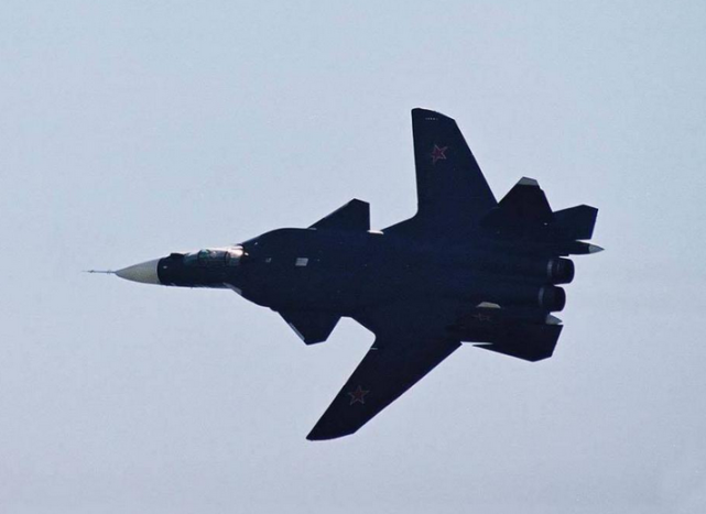 苏霍伊的金雕战机虽设计前卫,但实用性明显不如米格1.44