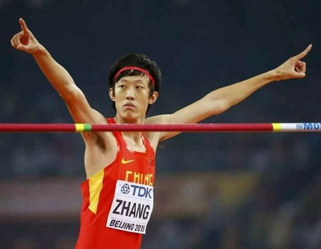 10万人点赞张国伟欲跨界约战张伟丽他靠龙吸水火爆网络