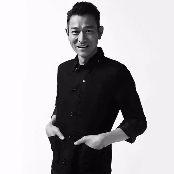 58岁刘德华自爆近照丝绒马甲搭大背头比抛妻弃女李连杰帅太多