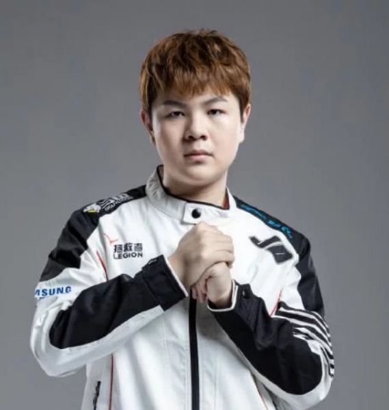 jdg战胜fpx后,贡子哥被牙膏嘲讽:被我妖姬秀很惨吧