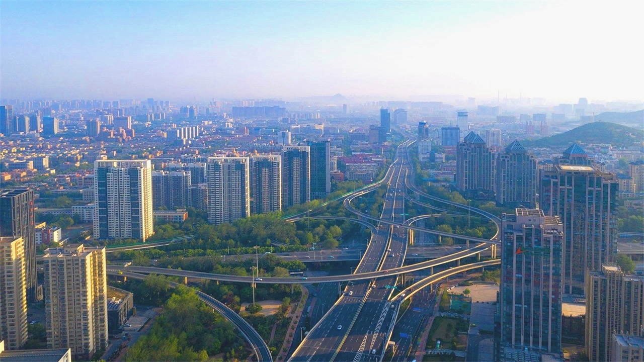 被称为山东“第二个青岛”,现已跻身全球二线城市,你知道是谁吗