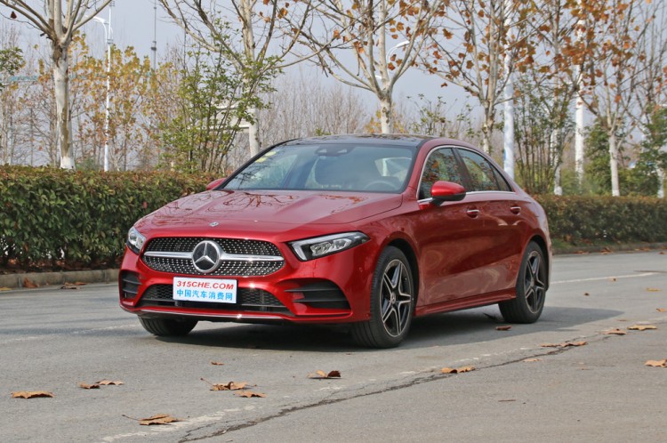 新增2.0t版本 2020款奔驰a级三厢版售21.18万起