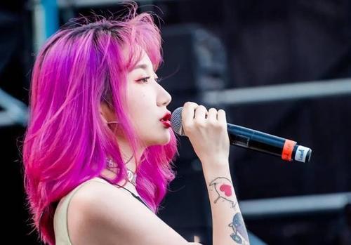 《青你2》过河拆桥:删减乃万镜头压票,是黑幕还是她实力不够?