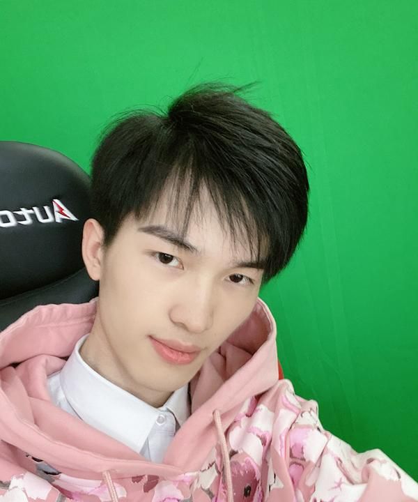 难言坚持自律打卡40天,其他主播很难做到,仔细想想还有奇怪君|虎牙