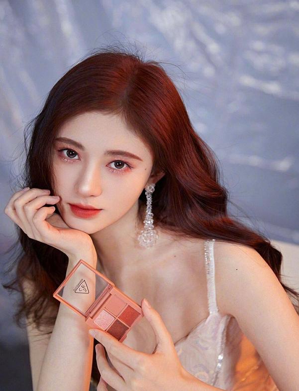 四千年美女鞠婧祎书模时期旧照流出这没人认得出吧