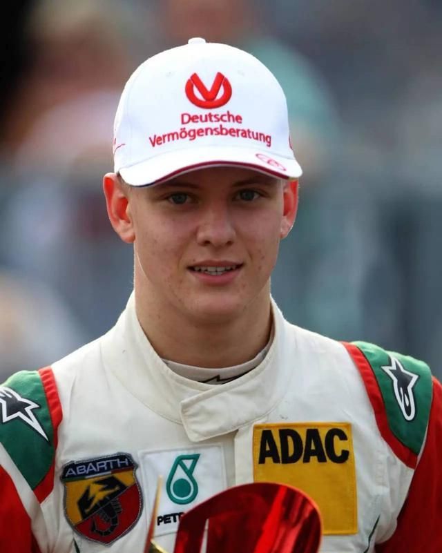 56岁车王舒马赫现状,已神志清醒能看电视