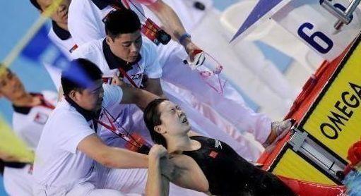 处理方式让人心疼,她赛后被抱走|赵菁|生理期|女运动员_新浪新闻