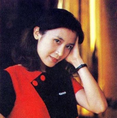 她是国家一级演员,因丈夫不同意她拍戏而离婚,今62岁仍单身