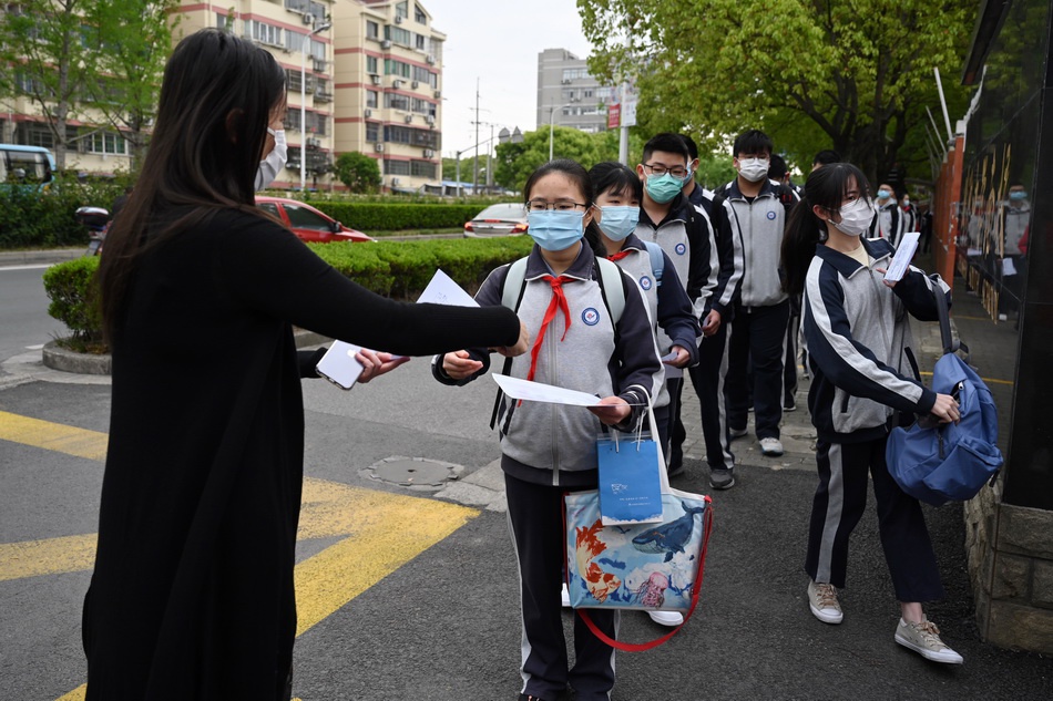 开学记|上海初中生罗玄的开学首日,紧张又期待