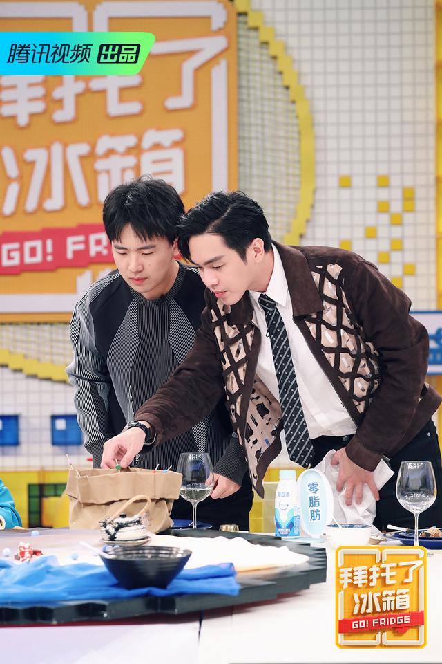 《拜托了冰箱》第六季今晚首播,张若昀郭麒麟挑战高难度扯面