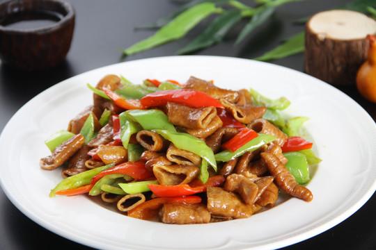 辣炒肥肠是一道老少皆宜的家常菜,口感筋道,味道醇厚|肥肠|大肠|口感