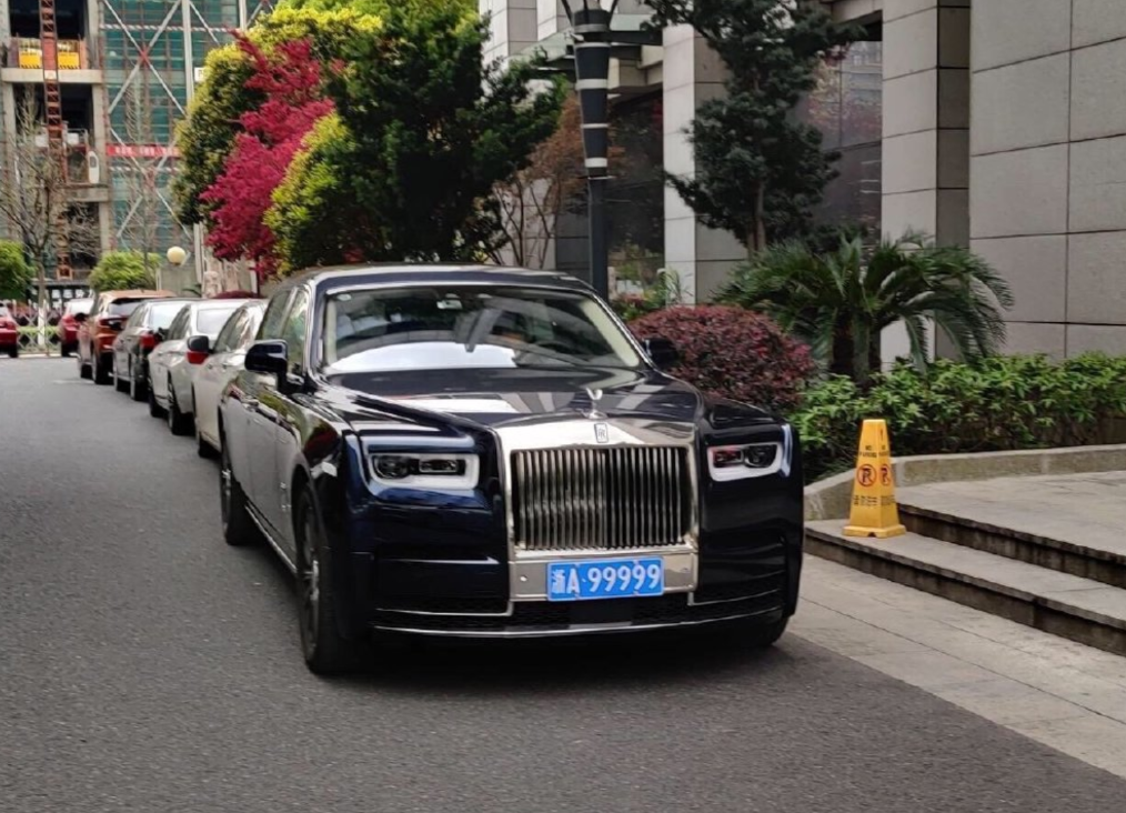 什么样的座驾对于车主来说都不是问题,在2019年的富豪榜上,南存辉以